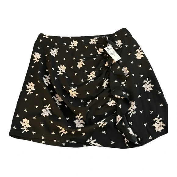 Express Mini Skirt - Picture 2 of 5